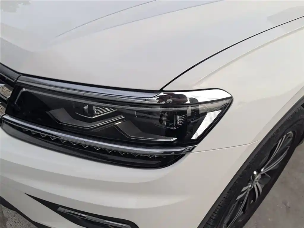 Volkswagen Tiguan L 2017 380TSI Automatic 4WD Luxury Edition фото 24