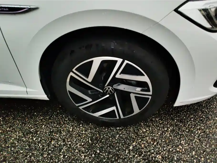 Volkswagen Sagitar 2025 Model Year 3rd Facelift 300TSI DSG Surpassing Edition фото 6