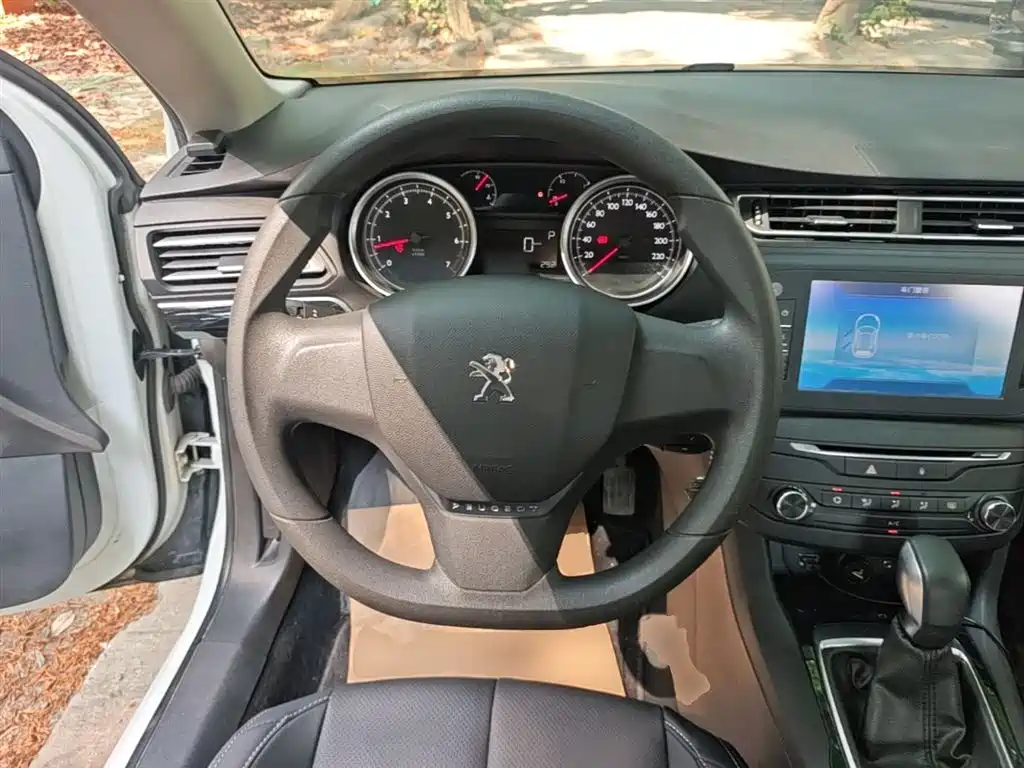 Peugeot 408 2014 1.8L Automatic Leading Edition фото 11