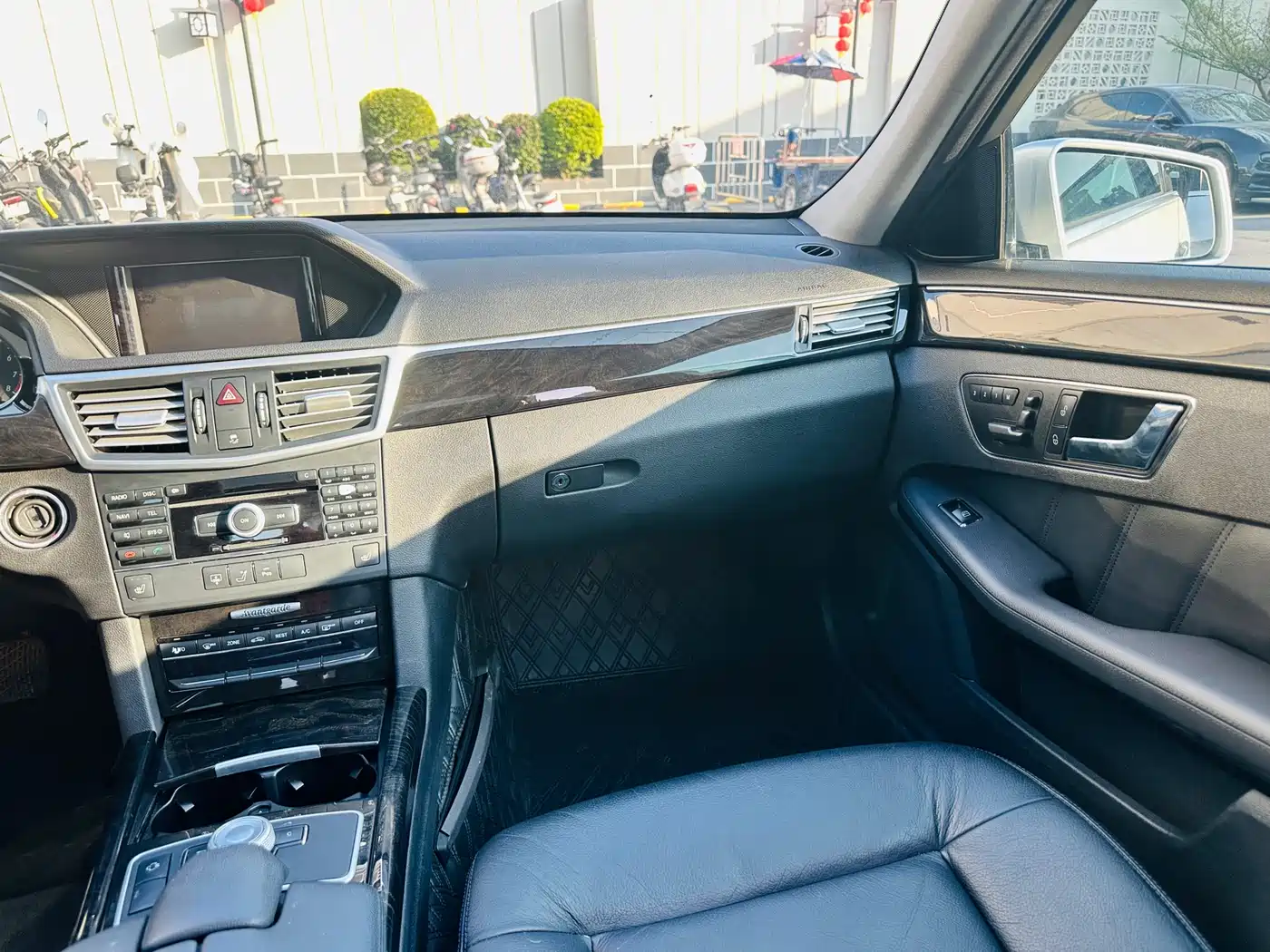 Mercedes-Benz E-Class 2010 E 300 L Fashion фото 25