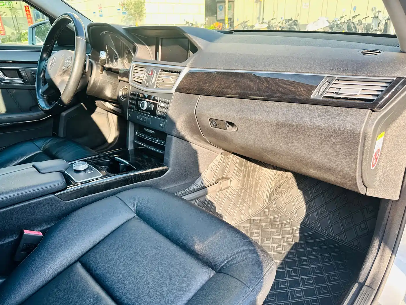 Mercedes-Benz E-Class 2010 E 300 L Fashion фото 13