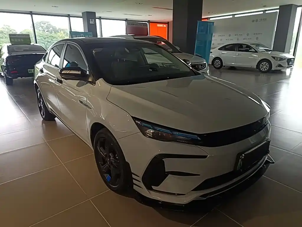 Geely Emgrand L HiP 2023 2024 Champion Edition 1.5TD-DHT Pro 100KM Excellence