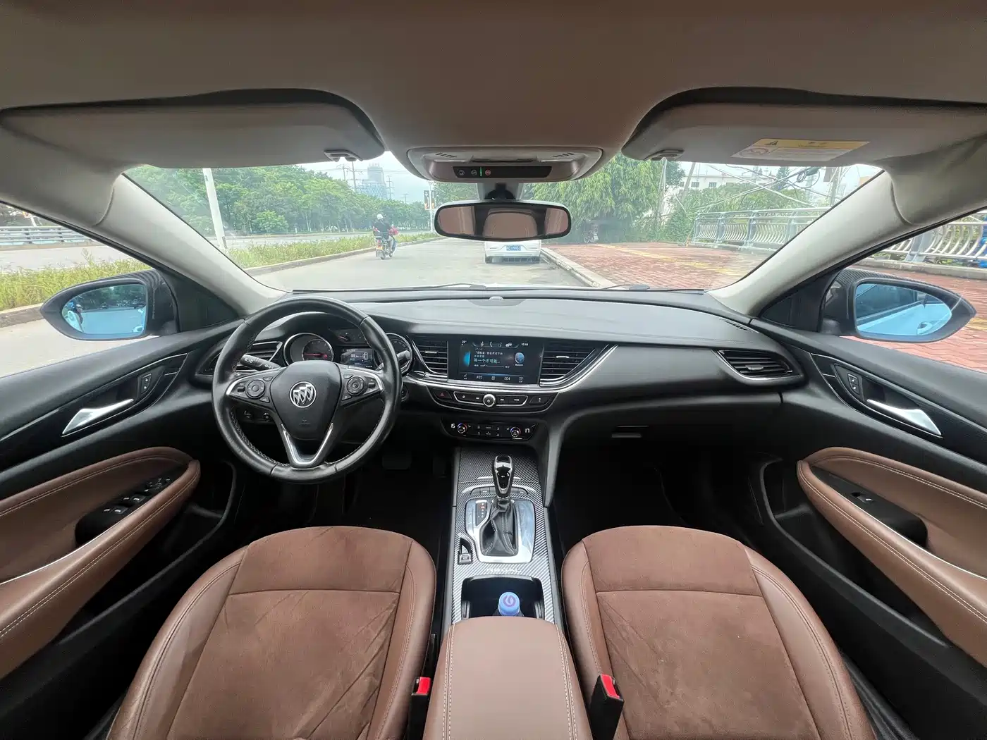 Photo 5 - Buick Regal