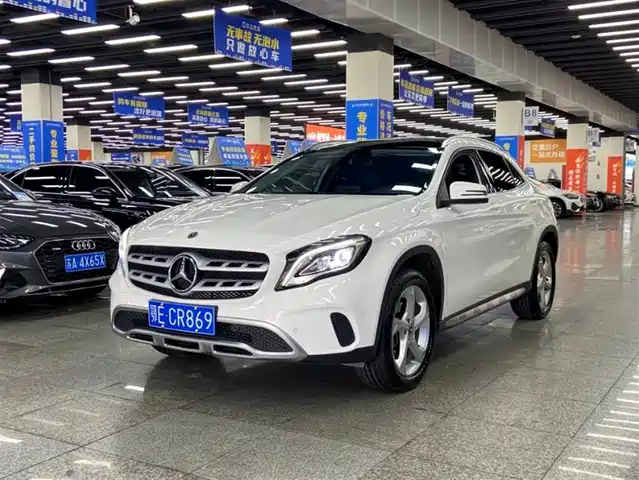 MERCEDES-BENZ GLA