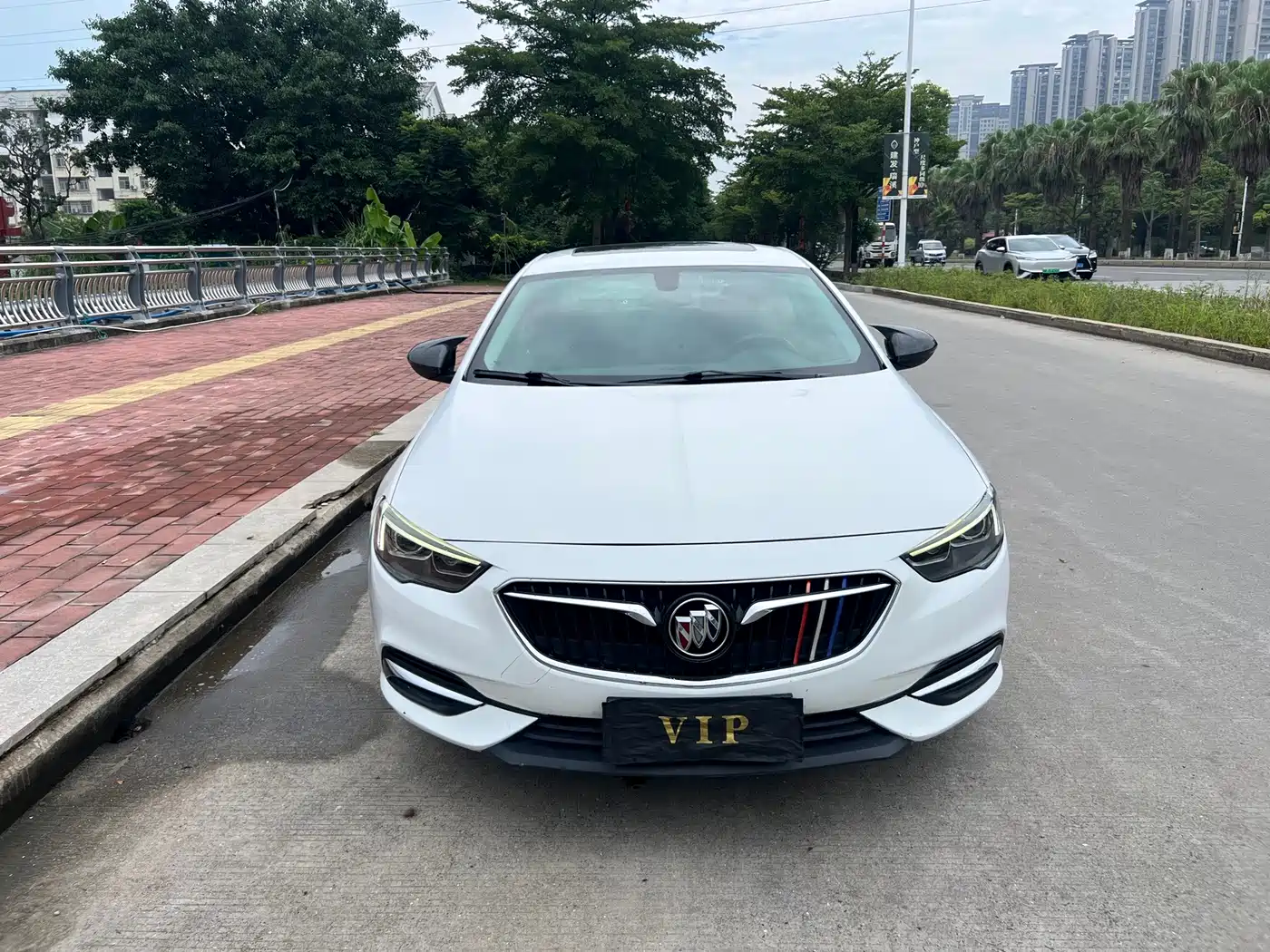 Photo 2 - Buick Regal