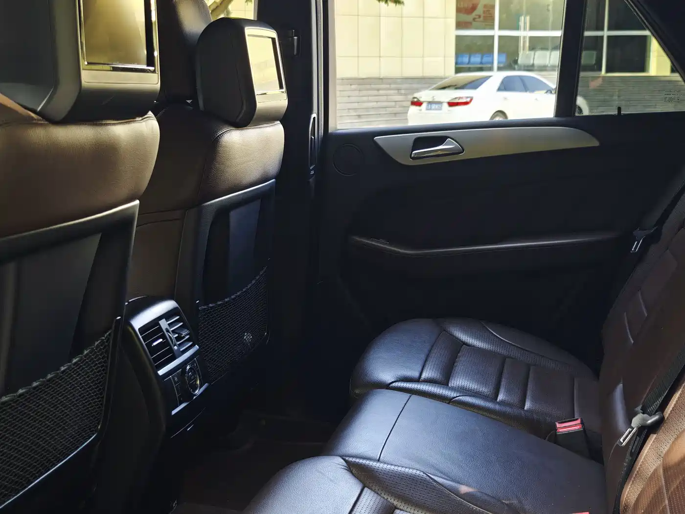 Mercedes-Benz M-Class AMG 2012 AMG ML 63 фото 21