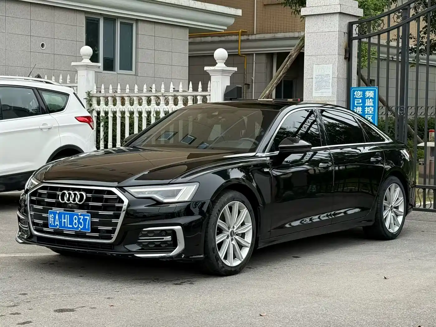 Фото 1 - Audi A6L