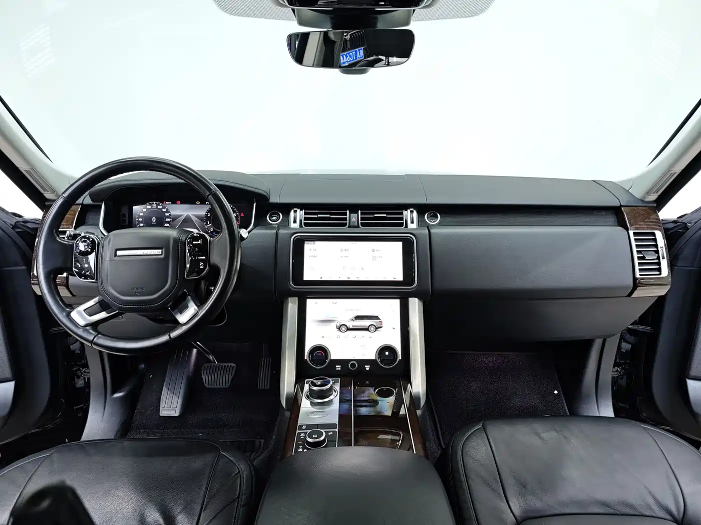 Land Rover Range Rover 2021 3.0 L6 Golden Age Edition фото 7