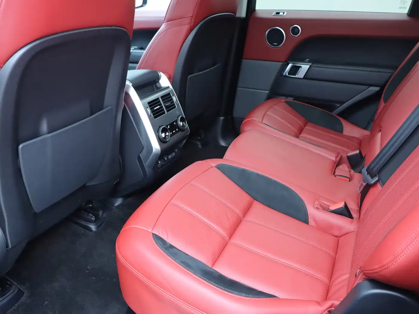 Land Rover Range Rover Sport 2022 3.0 L6 Gloss Black Edition фото 14