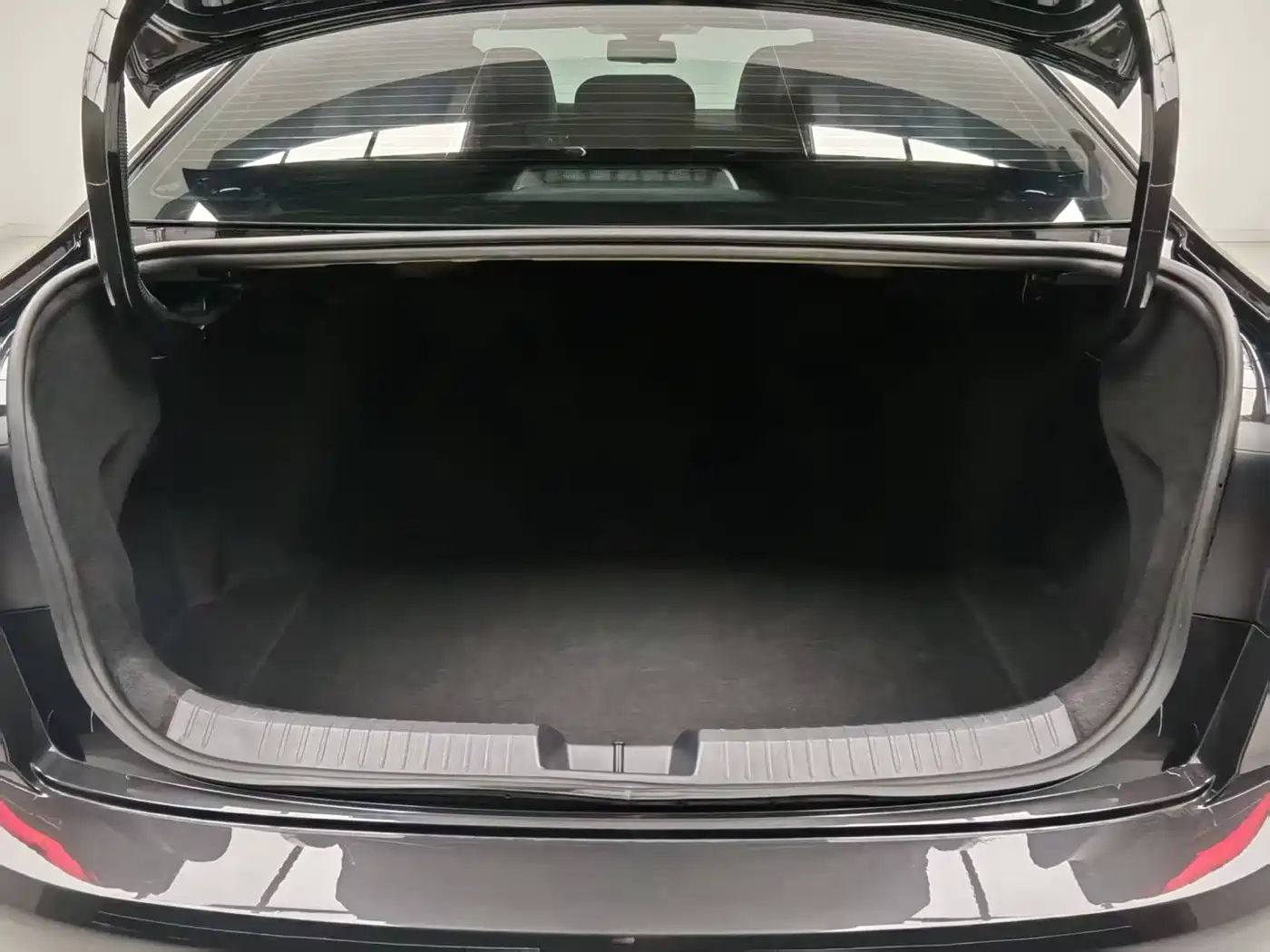 Volkswagen Sagitar 2025 300TSI DSG Surpass Edition фото 10