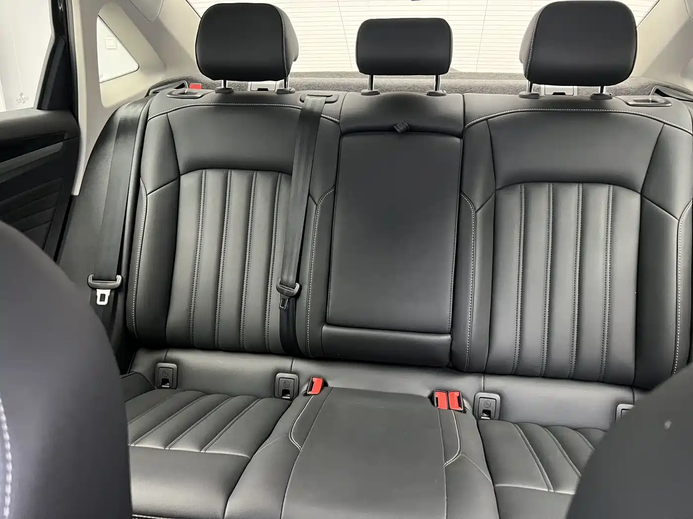 Volkswagen Passat 2022 280TSI Business Edition фото 12