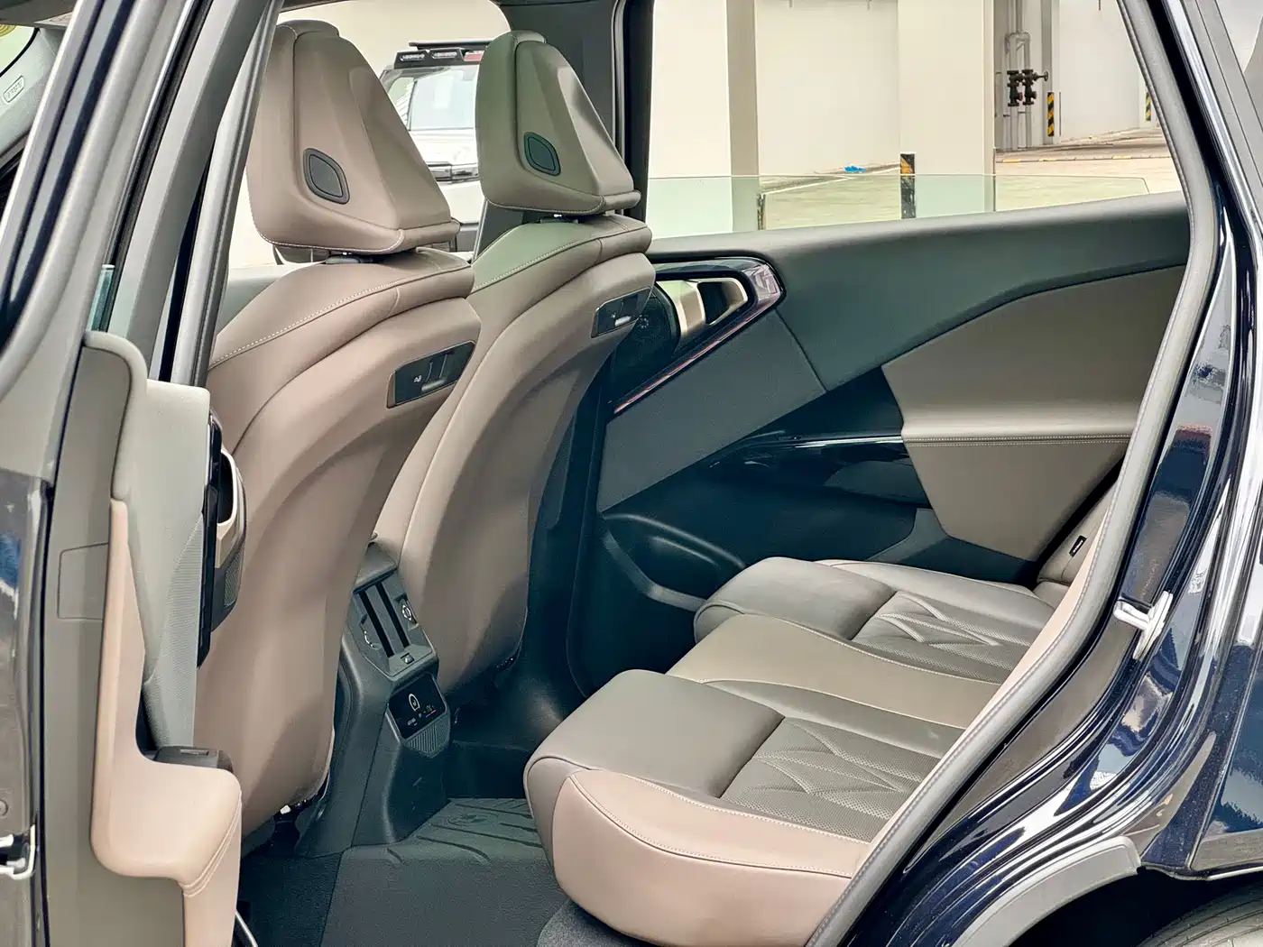 BMW X3 2025 xDrive30L Premium M Sport Package фото 8