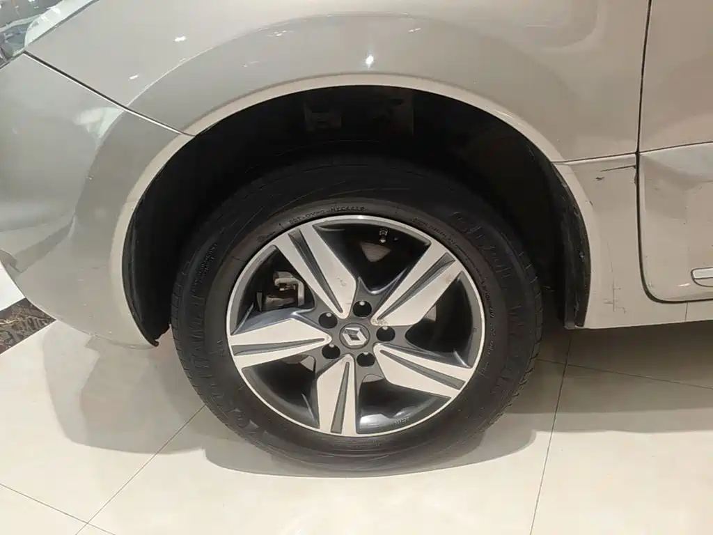 Renault Koleos (Import) 2015 2014 2.5L 4WD Comfort Edition