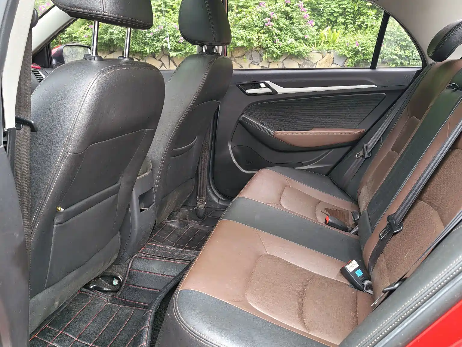 Фото 8 - Geely Vision