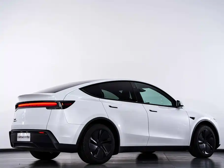 Photo 6 - Tesla Model Y