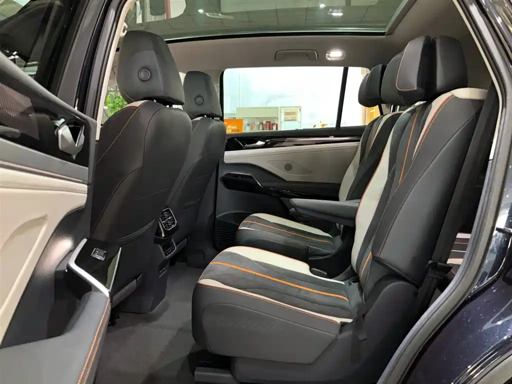 VOLKSWAGEN ID.6 CROZZ