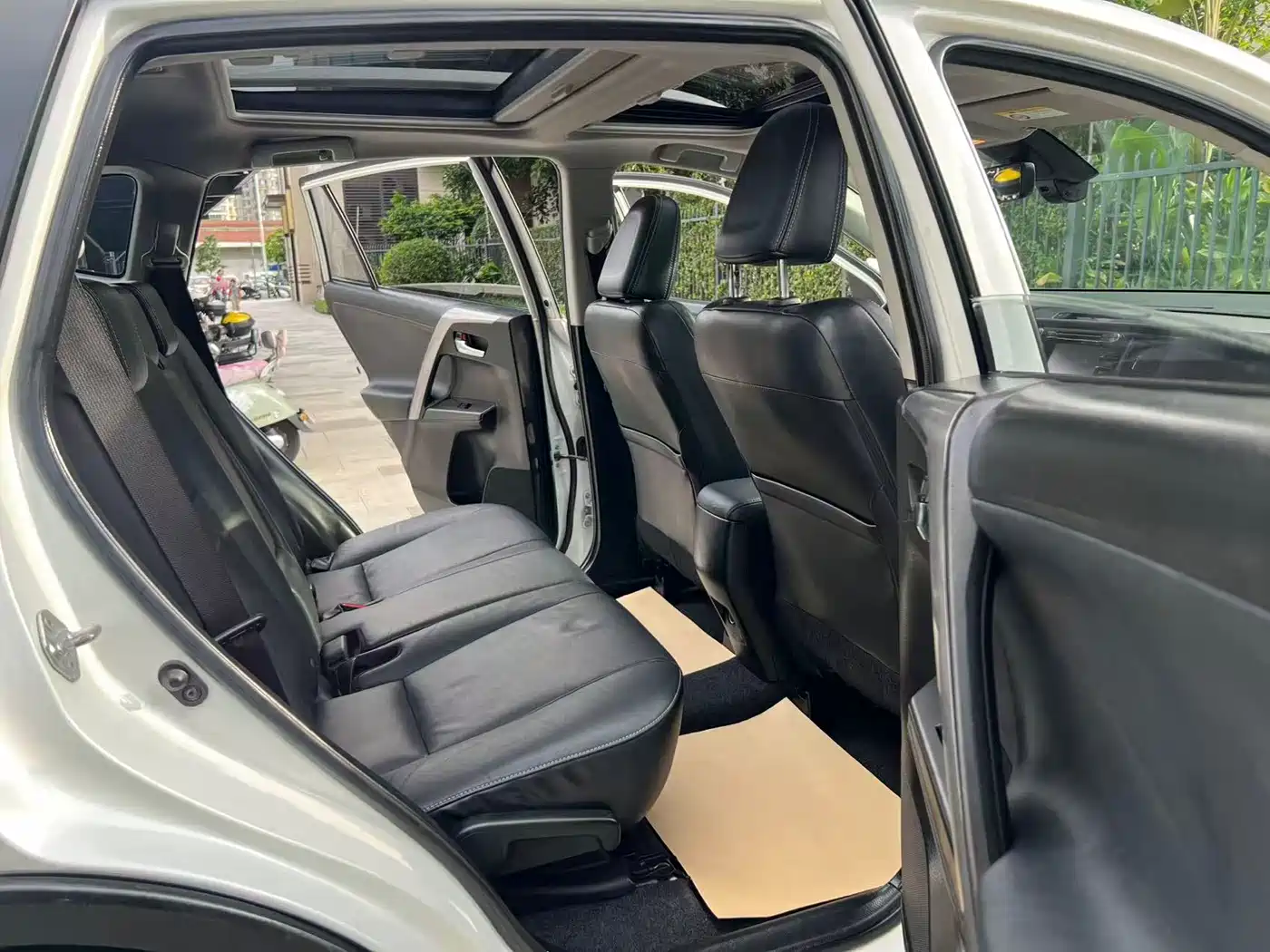 Toyota RAV4 Rongfang 2016 2.5L Automatic 4WD Premium фото 9