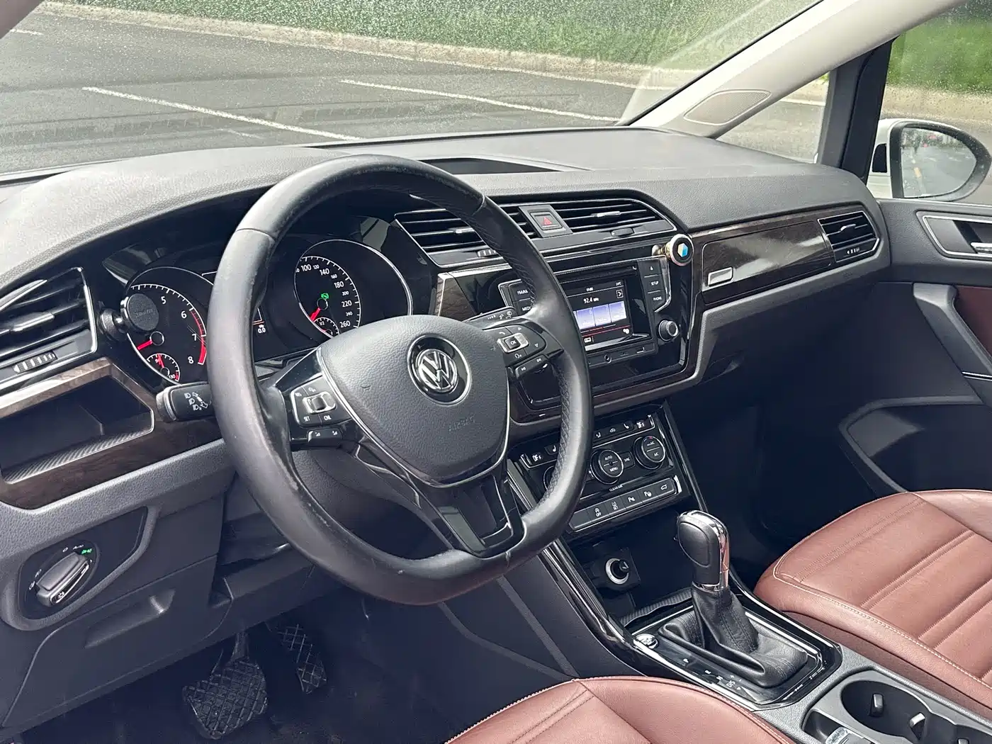 Volkswagen Touran 2016 Touran L 280TSI DSG Luxury фото 5