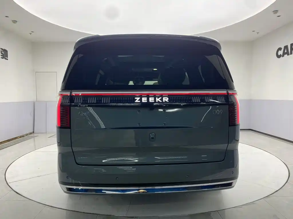 ZEEKR 009 2025 2024 6-seat Executive AWD 108kWh