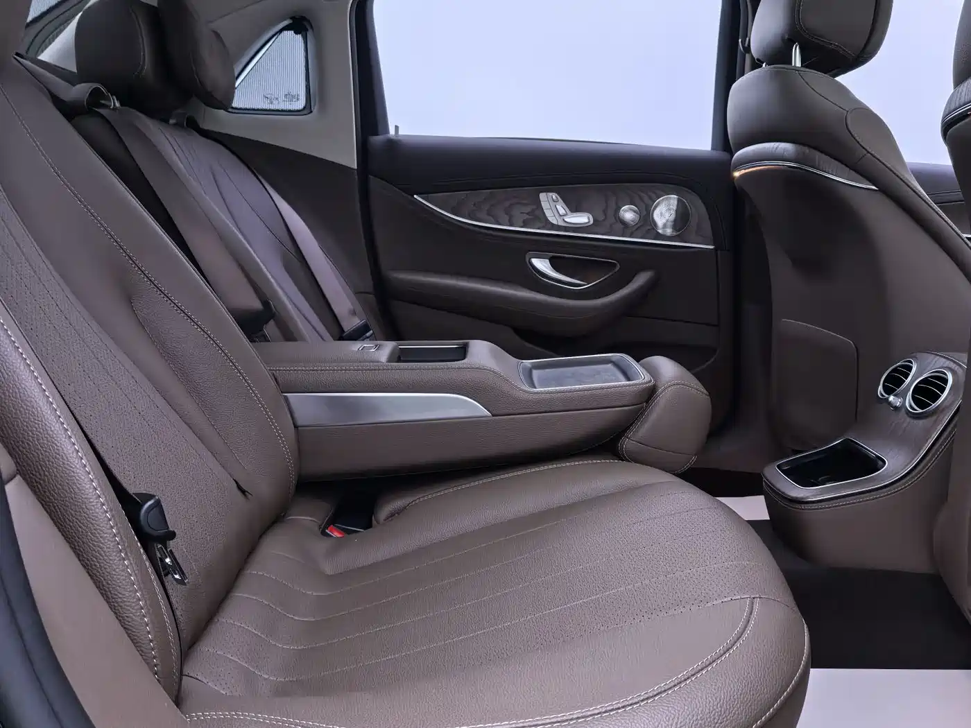 Mercedes-Benz E-Class 2023 E 300 L Luxury фото 8