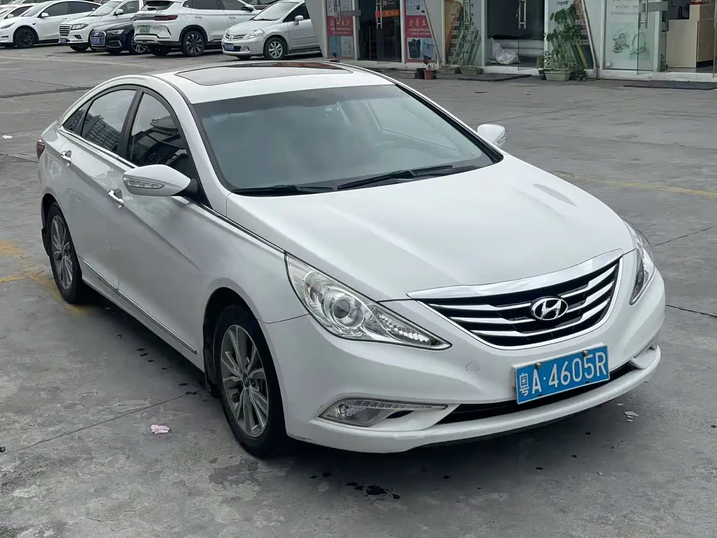 Hyundai Sonata 2014 2.0L Automatic Luxury фото 20