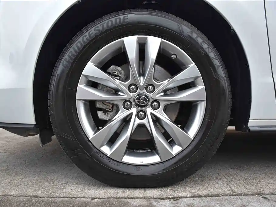 Toyota Sienna 2021 2.5L Hybrid Platinum Edition фото 21