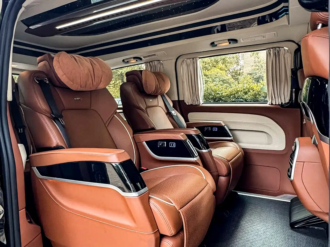 Mercedes-Benz Vito 2023 2.0T Business 7-Seater фото 23
