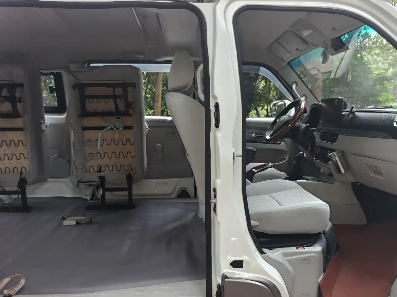 Jinbei New Hiace S 2021 2021 1.5L Business Central Air-conditioned Passenger Vehicle China VI SWC15M