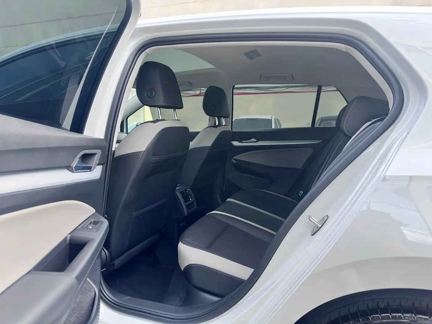 Volkswagen Golf 2023 280TSI DSG Pro фото 10