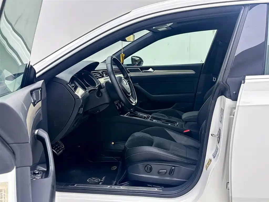 Volkswagen FAW-Volkswagen CC 2019 330TSI Luxury Appearance (China V) фото 12