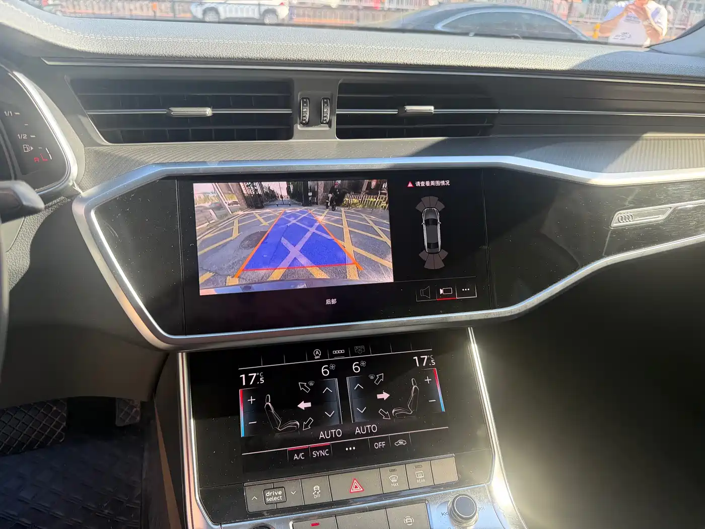 Фото 7 - Audi A7L