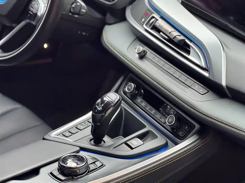صورة 15 - BMW i8