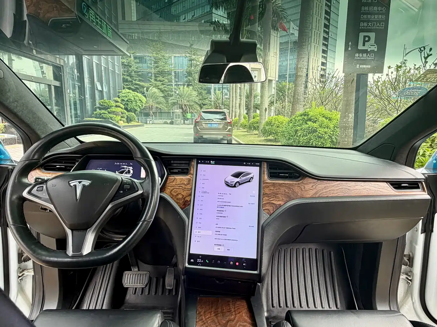 TESLA MODEL X