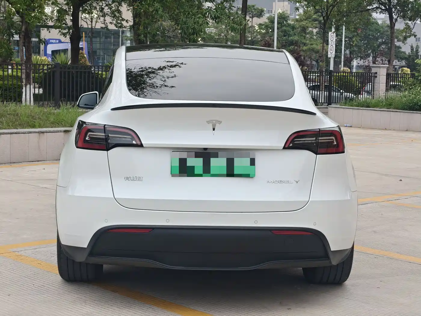 TESLA MODEL Y