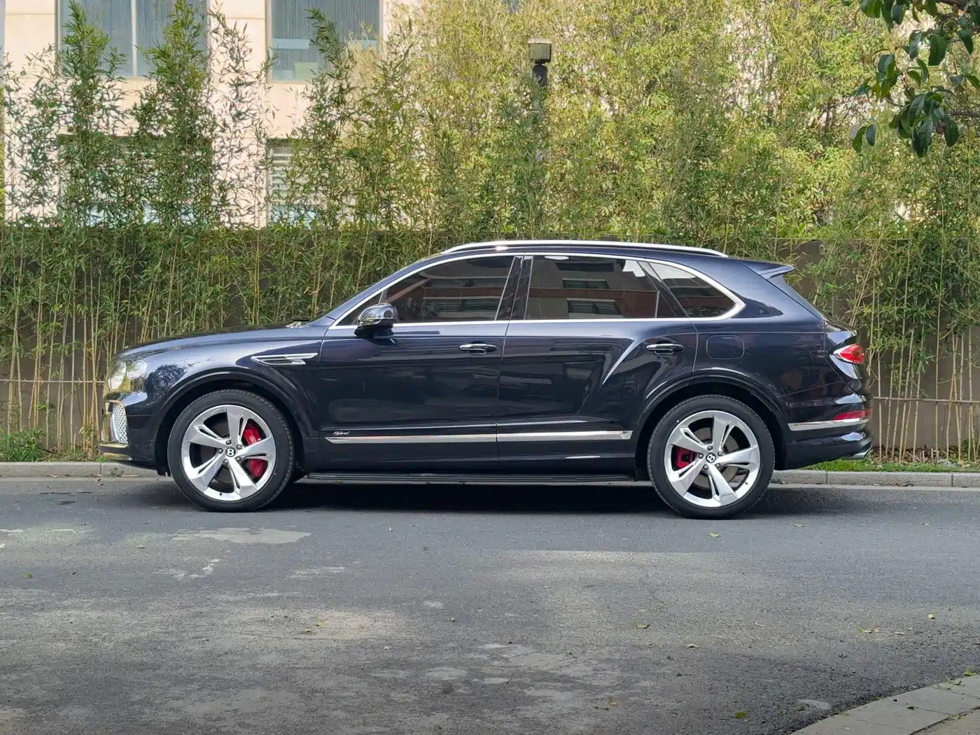 BENTLEY TIMYUE PLUG IN HYBRID