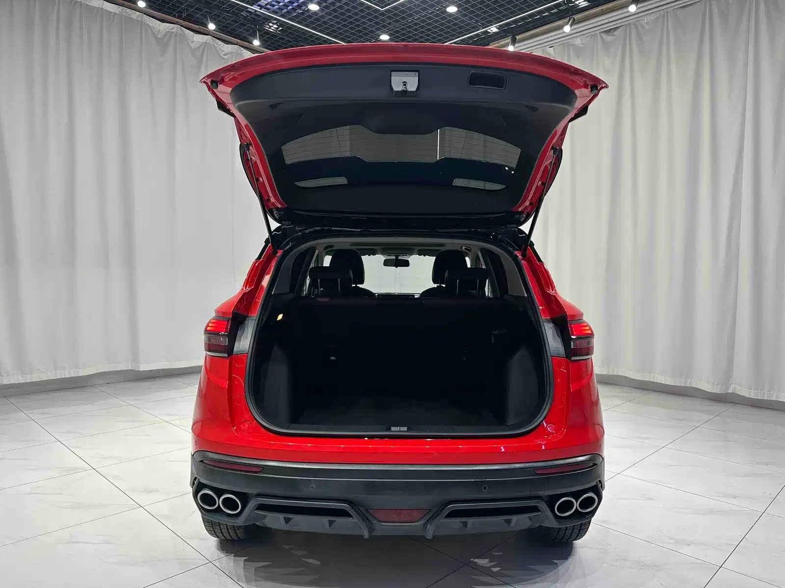 Фото 17 - Geely Coolray
