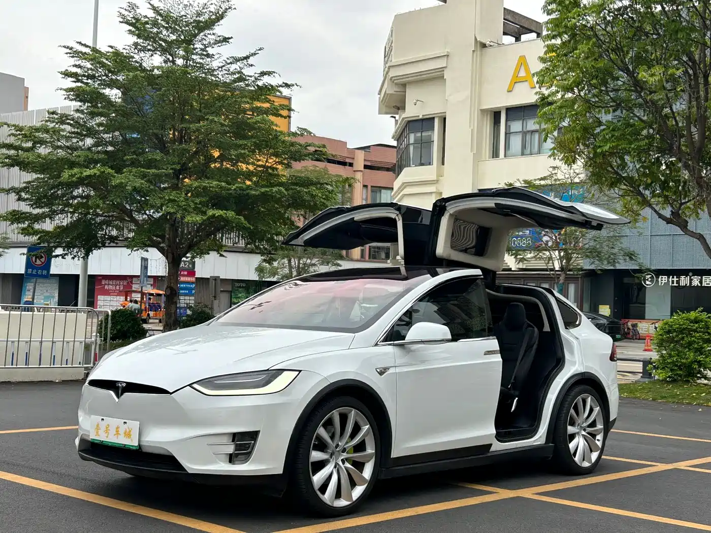 TESLA MODEL X
