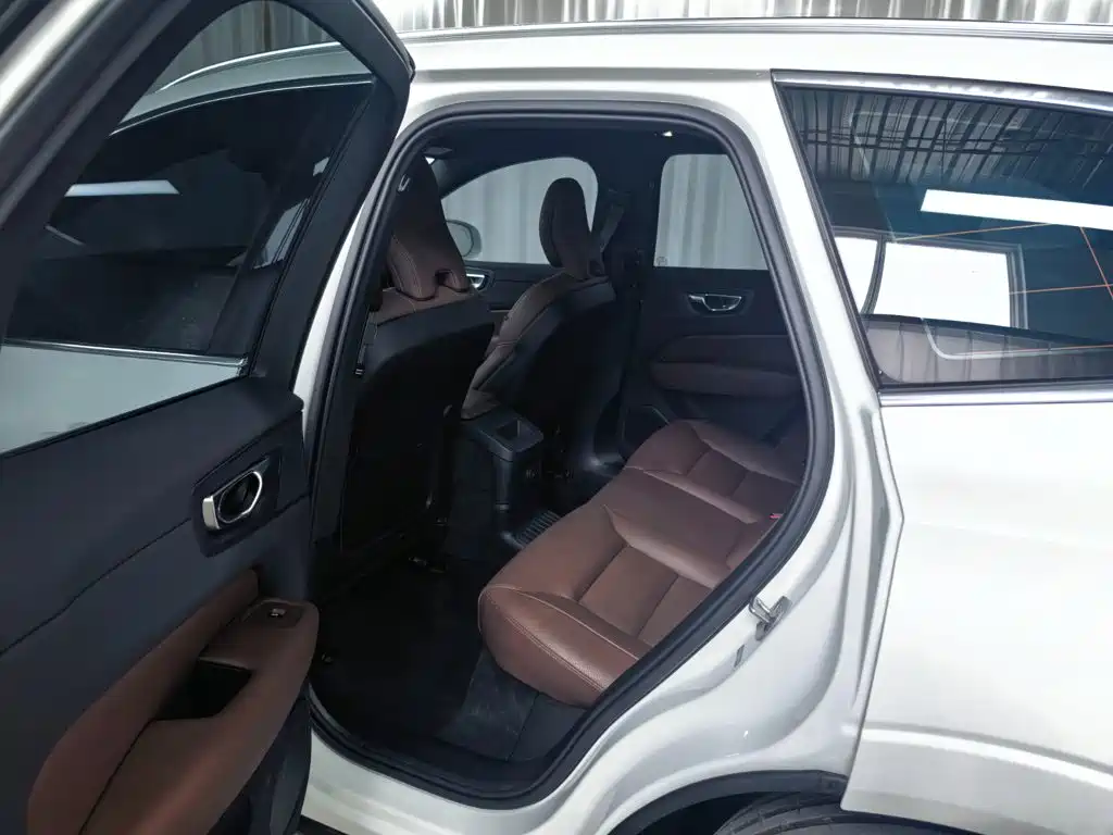 Volvo XC60 Plug-in Hybrid 2025 2025 Plug-in Hybrid Long Range AWD Zhiyuan Sport Edition