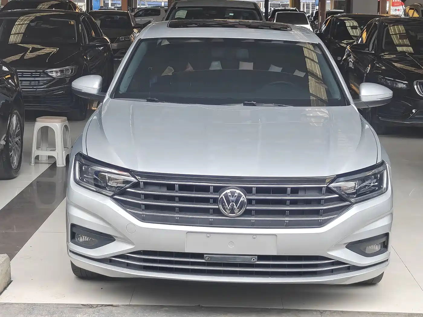 VOLKSWAGEN SAGITAR