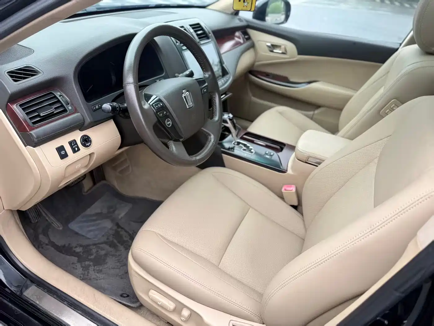 Фото 7 - Toyota Crown
