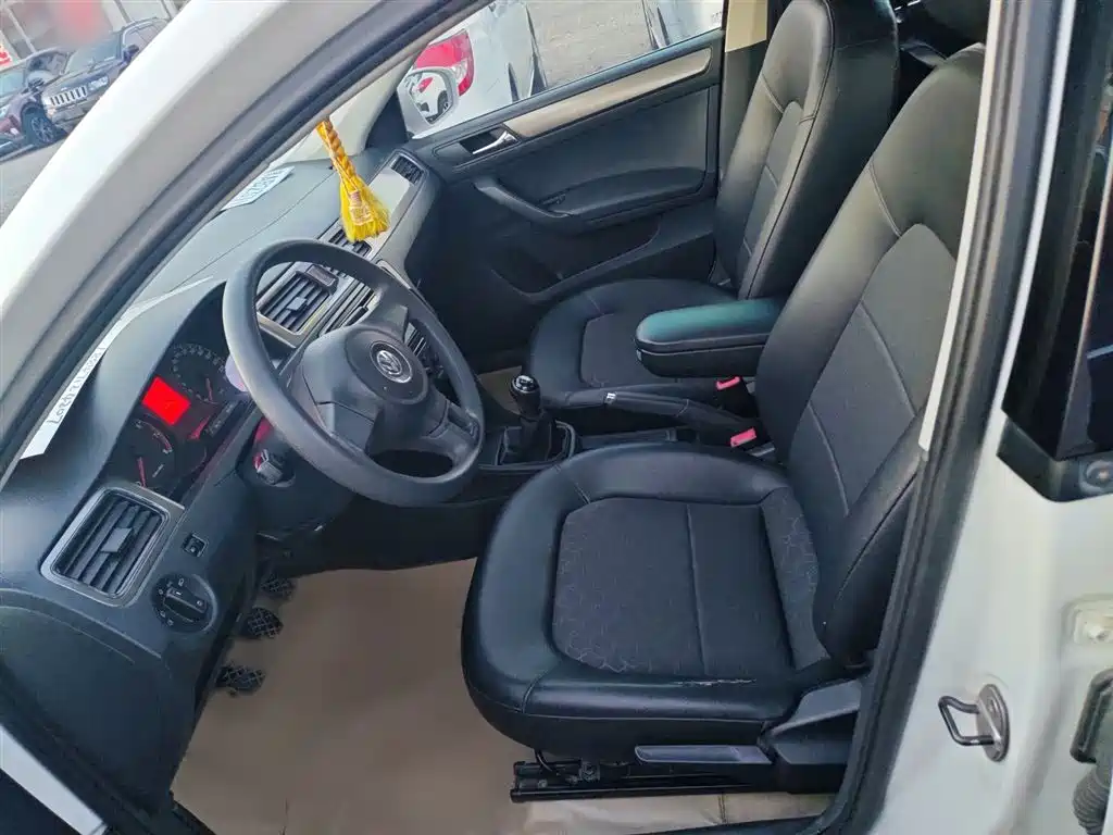 Volkswagen Santana 2013 1.6L Manual Comfort Edition фото 8