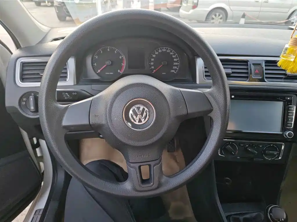Volkswagen Santana 2013 1.6L Manual Comfort Edition фото 3