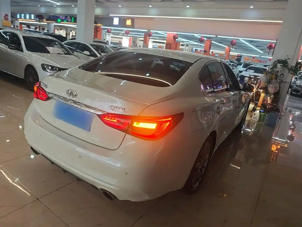 Infiniti Q50L 2019 2018 2.0T Leisure Edition (China VI)