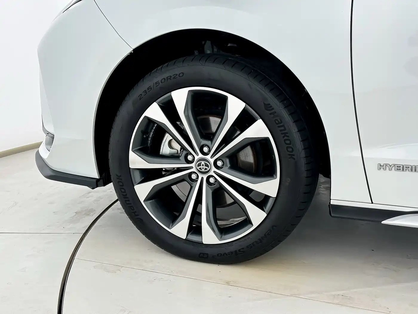 Toyota Granvia 2023 2.5L Hybrid Comfort Edition фото 5