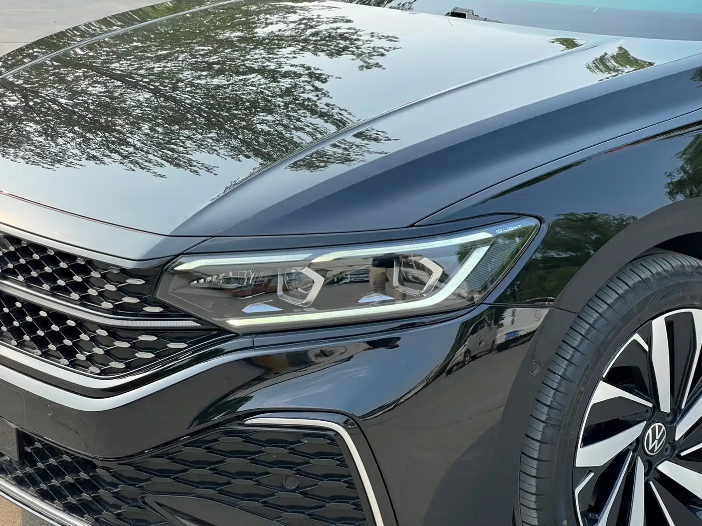 Volkswagen Passat 2022 330TSI Starlight Luxury Edition фото 24