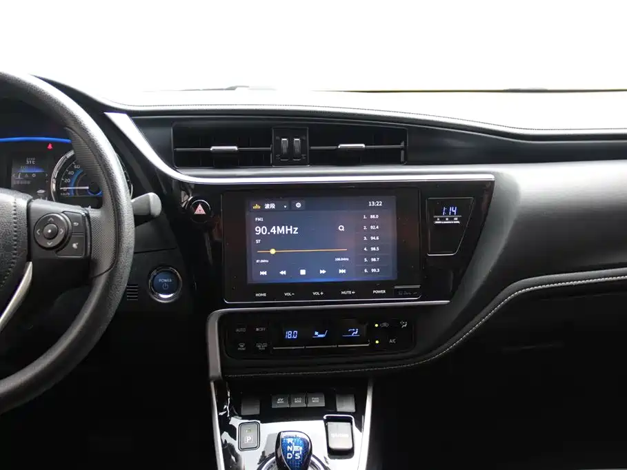 Toyota Corolla 2017 Facelift Hybrid 1.8L E-CVT Leading Edition фото 16