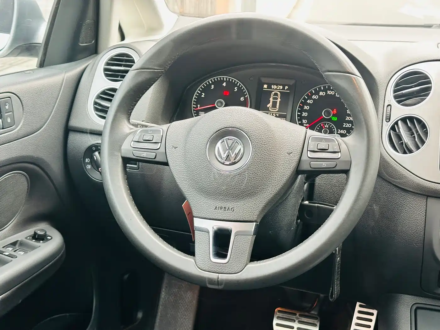 Volkswagen Golf (Import) 2011 1.4TSI Cross Golf фото 23