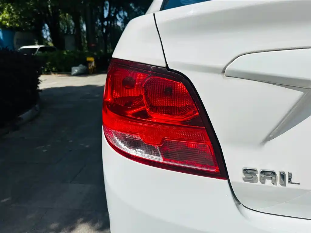 Chevrolet Sail 2015 Sail 3 1.3L Manual Ideal Edition фото 10