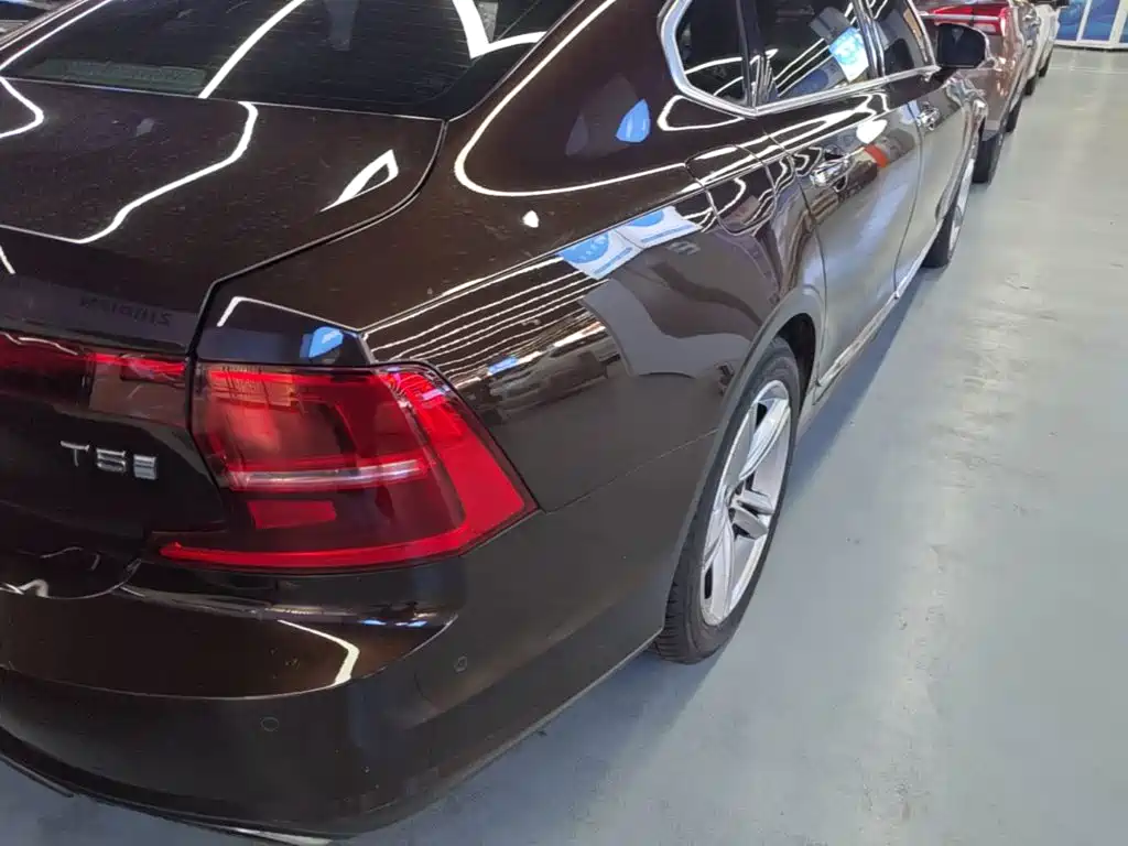 Фото 8 - Volvo S90