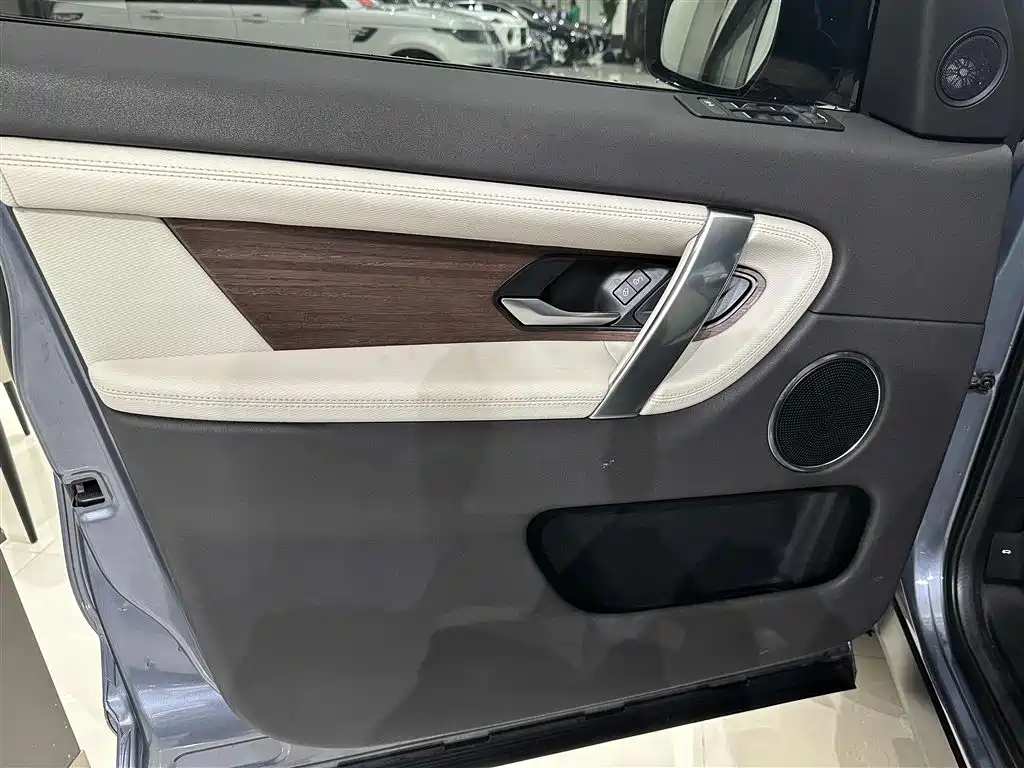 Land Rover Discovery Sport 2020 249PS R-Dynamic Performance фото 6